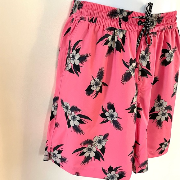 NWT Men’s Hurley Hibiscus Volley Swim Trunks - Picture 3 of 8